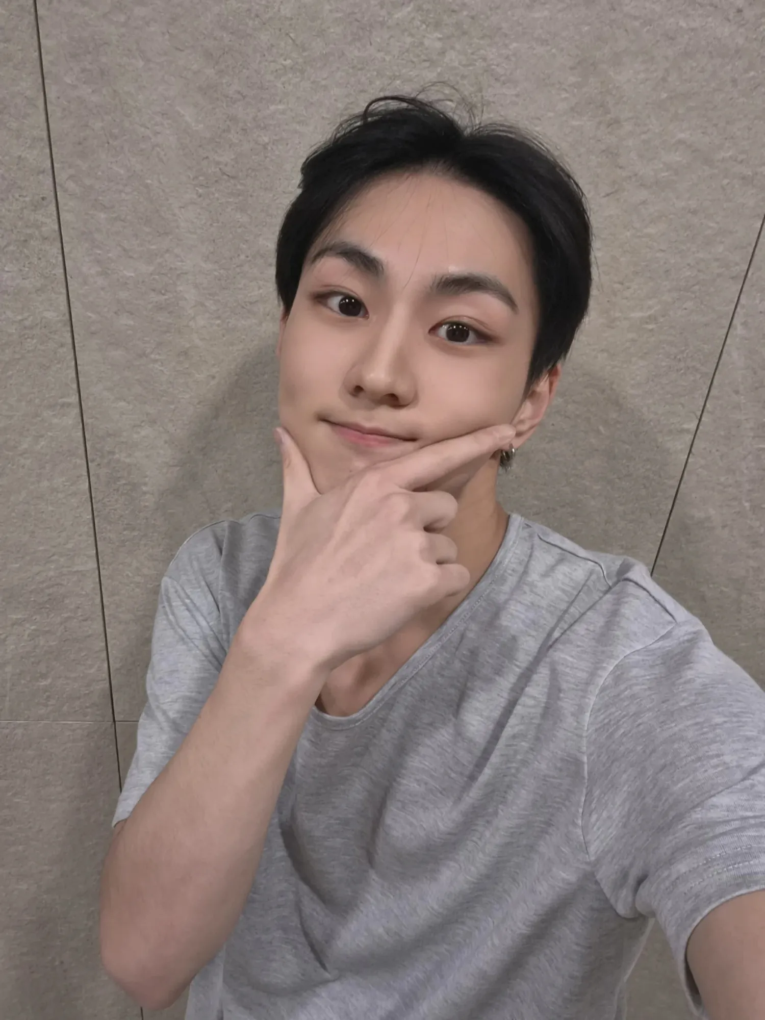 Latest photo of Jungwon (ENHYPEN)