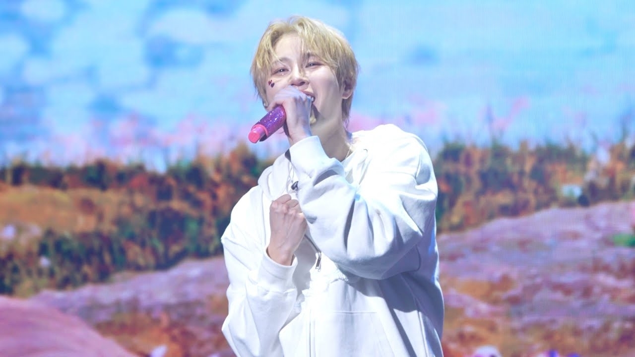 Behind-the-scenes cut of Ha Sungwoon