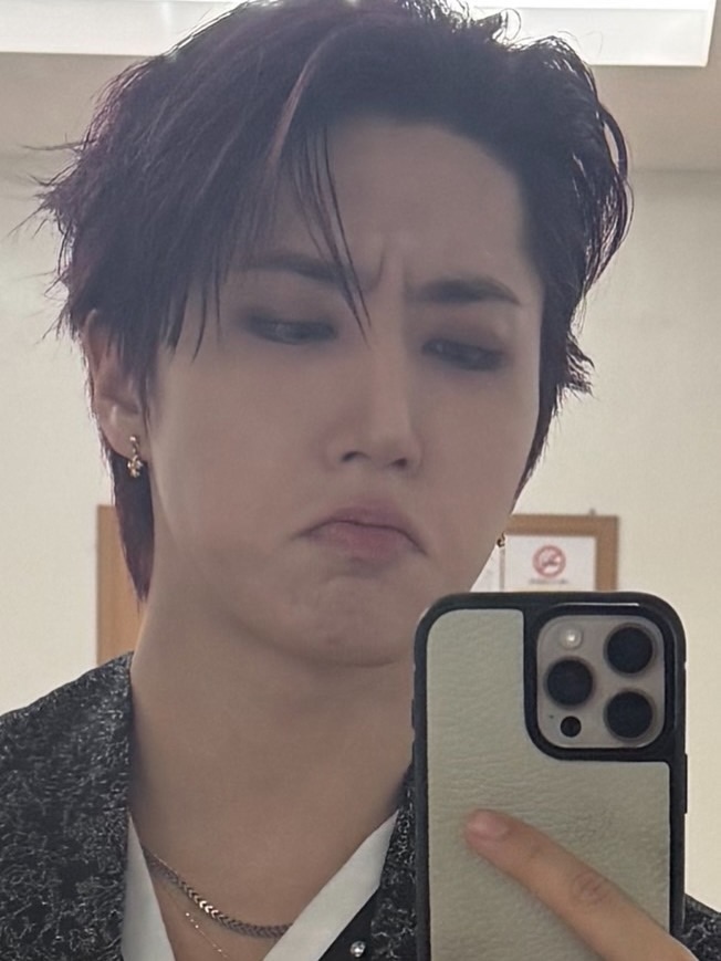 Behind-the-scenes cut of HAN (Stray Kids)