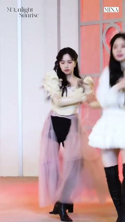 Fandom-recommended wallpaper image of Momo (TWICE)