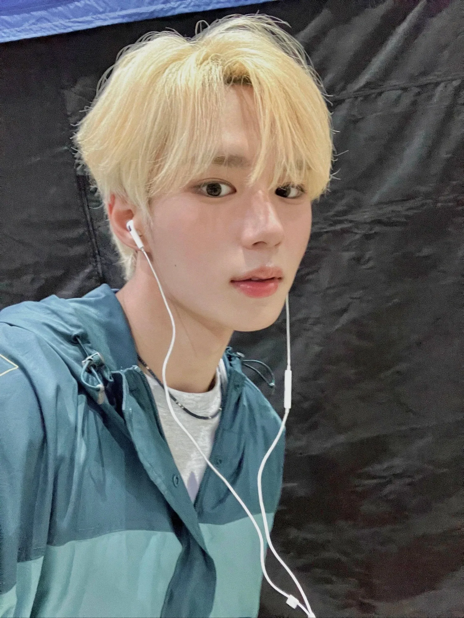 Behind-the-scenes cut of Kim Junseo (ALPHA DRIVE ONE)