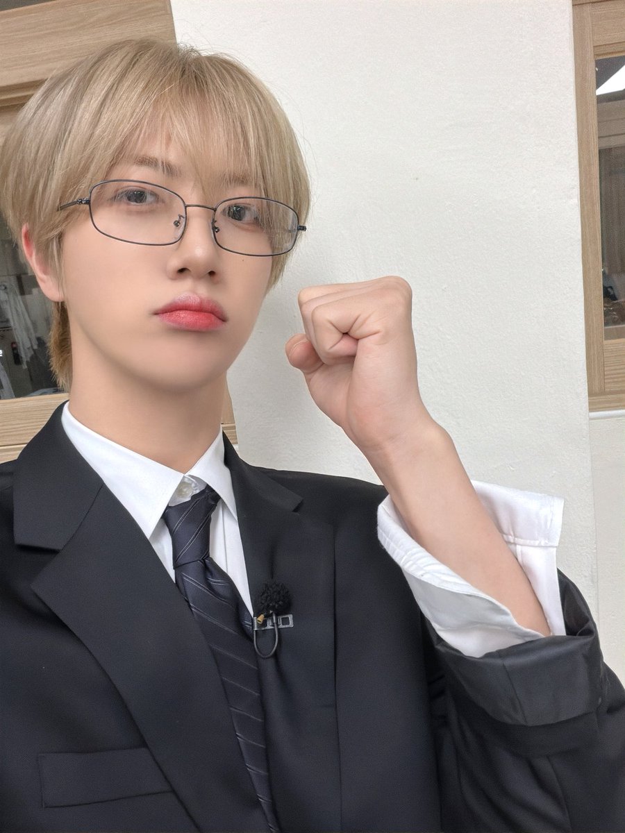 A moment captured by CRAVITY's fan