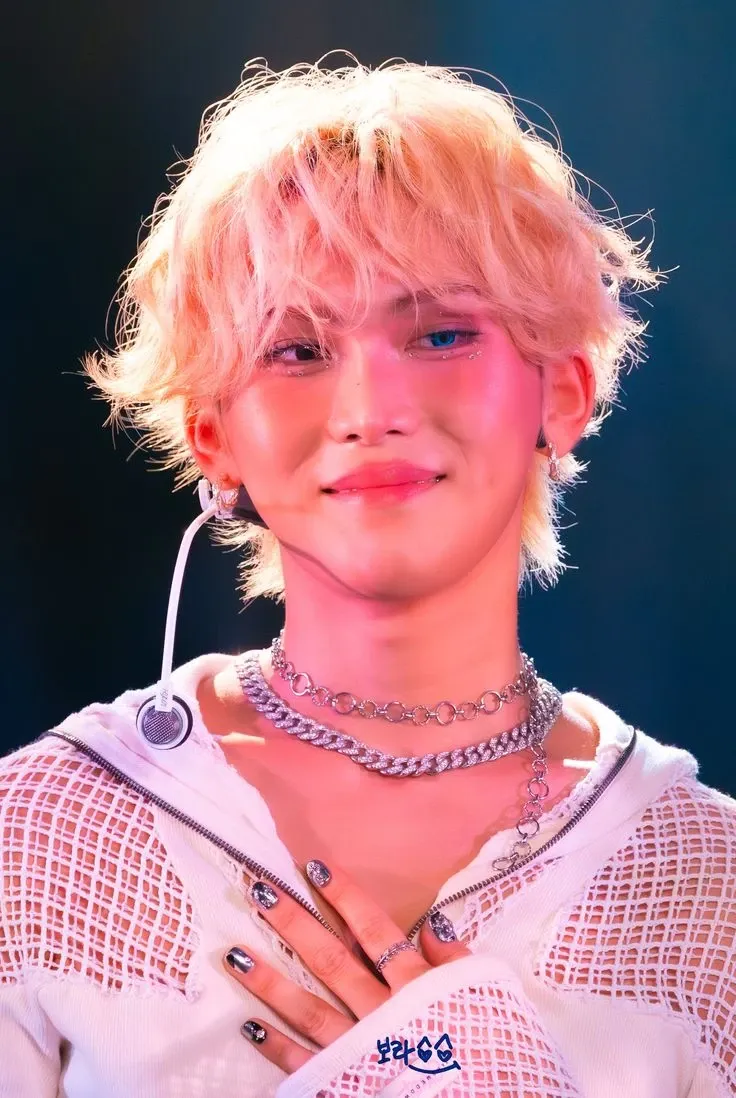 A moment captured by Hyun (XLOV)'s fan