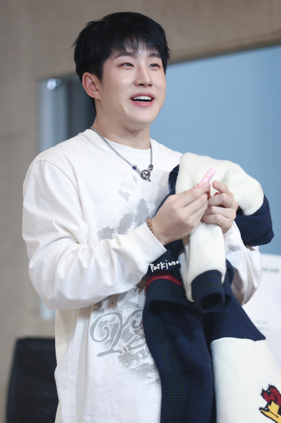 Latest photo of Jinjin (ASTRO)