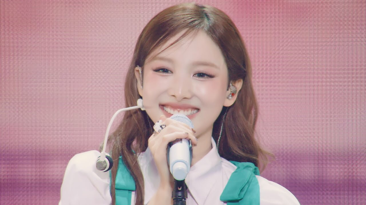 Momen yang diabadikan oleh penggemar Nayeon (TWICE)