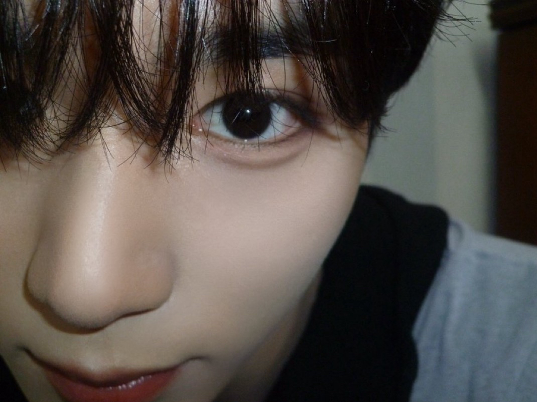 Behind-the-scenes cut of Kim Junseo (ALPHA DRIVE ONE)