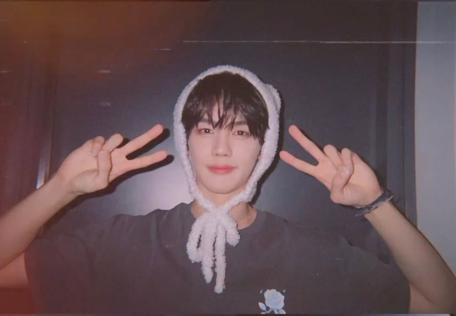 Recent activity shot of Kim Gyuvin (ZEROBASEONE)