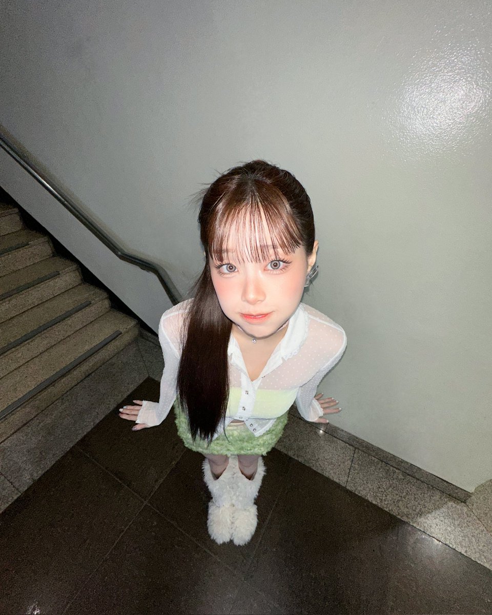 Behind-the-scenes cut of Chuu