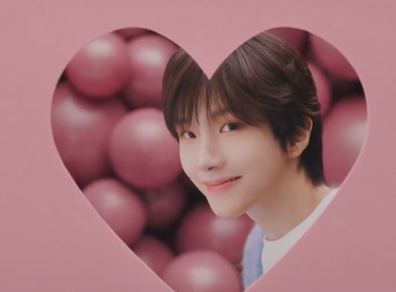 운학 (BOYNEXTDOOR)의 비하인드 컷