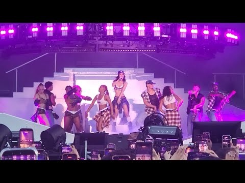 A moment captured by Jennie (BLACKPINK)'s fan