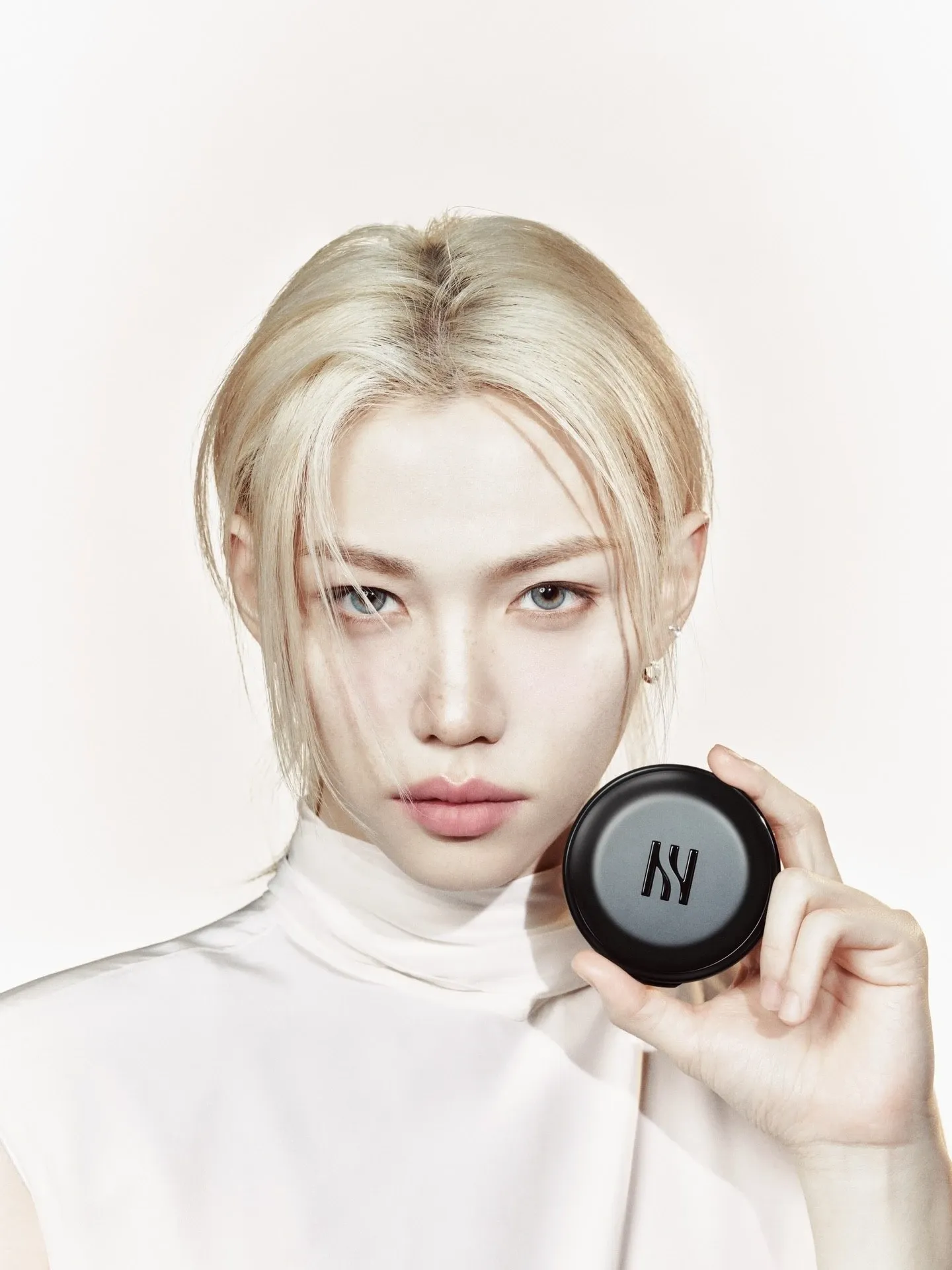 Latest photo of Felix (Stray Kids)