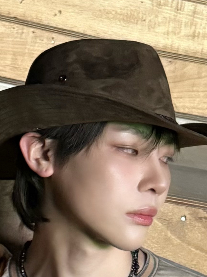 Behind-the-scenes cut of Nicholas (&TEAM)