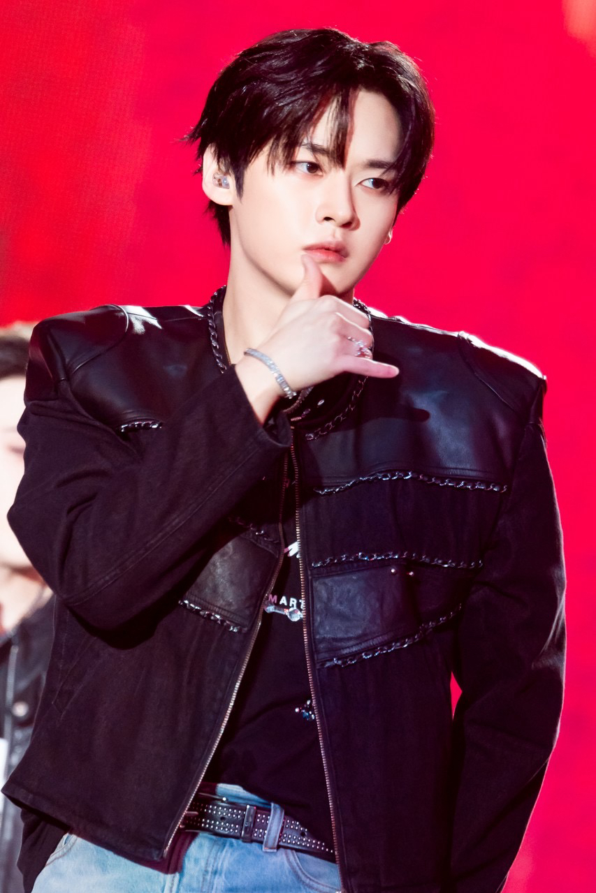 Behind-the-scenes cut of Lee Know (Stray Kids)