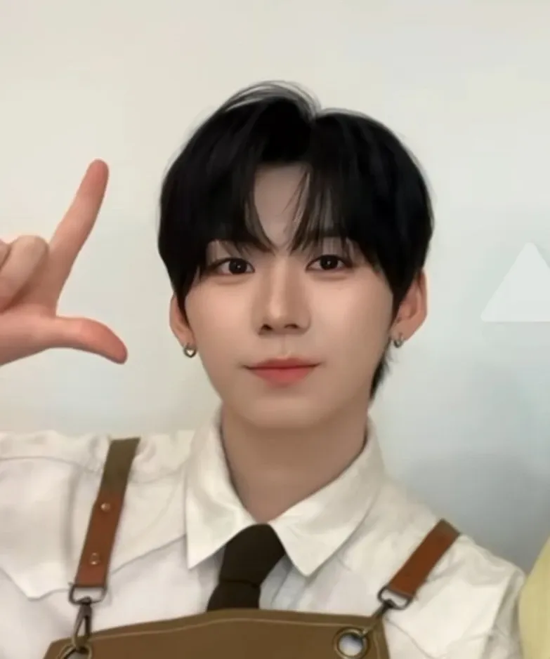 パク・ハン (AHOF)の舞台裏ショット