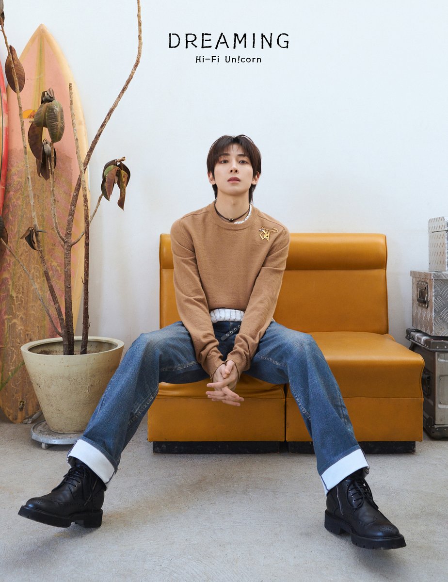 A moment captured by Hi-Fi Un!corn's fan