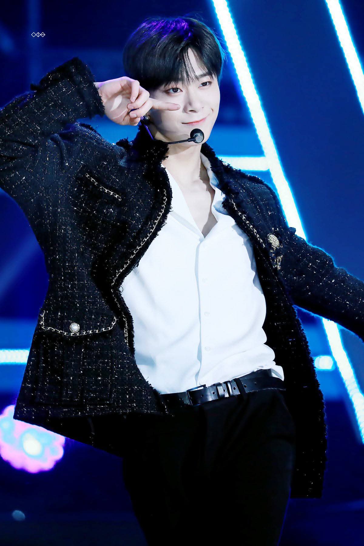 A moment captured by Moonbin (ASTRO)'s fan