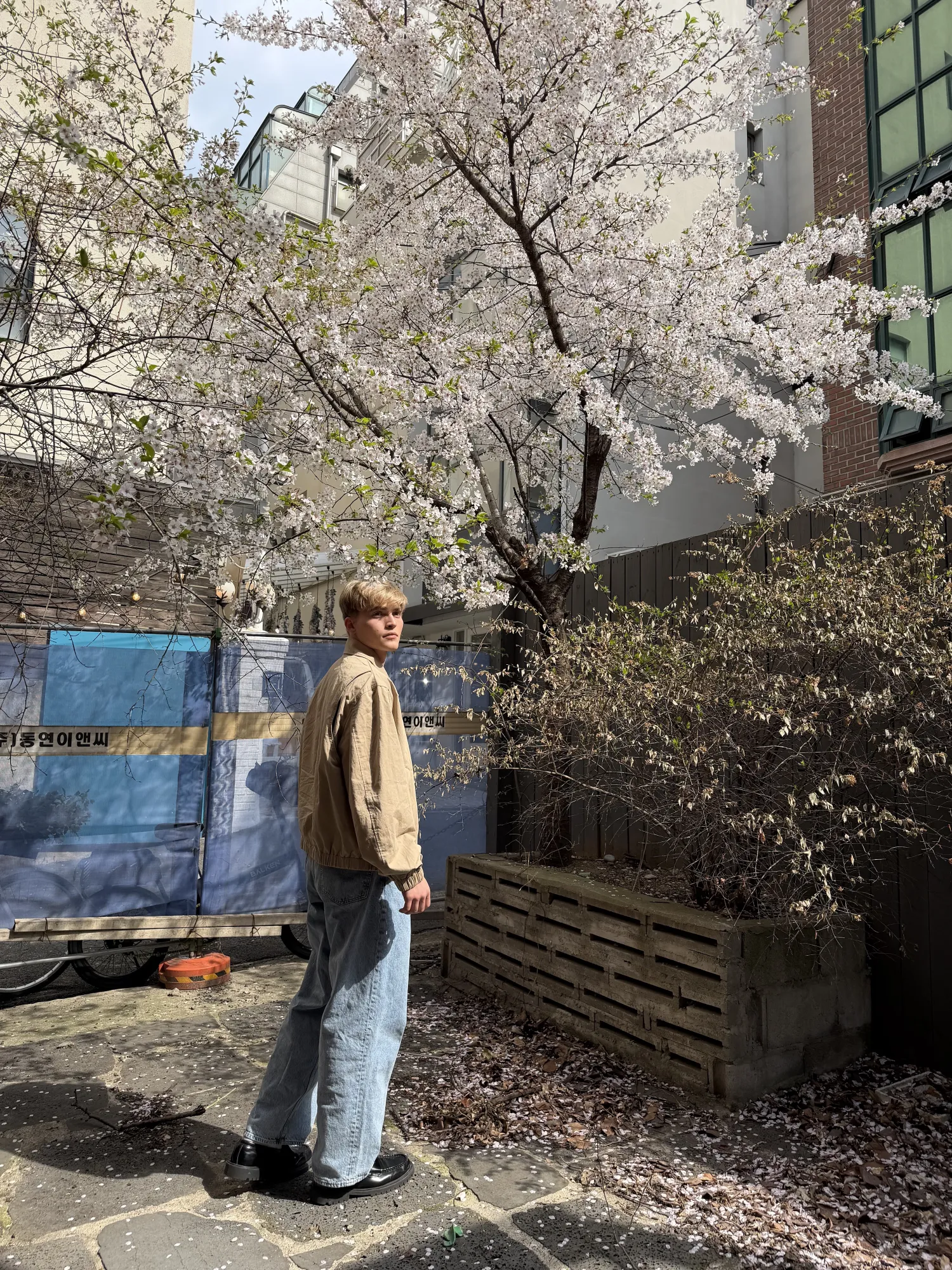 Behind-the-scenes cut of Gabi (SANTOS BRAVOS)