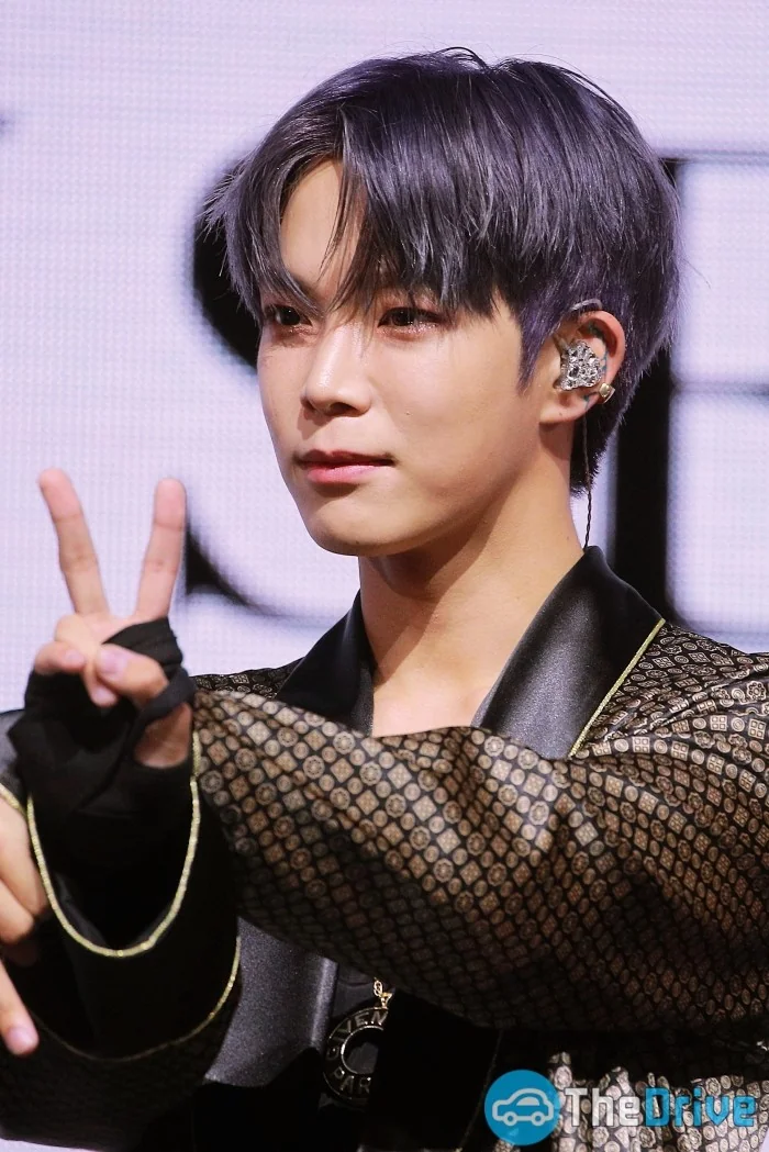 Behind-the-scenes cut of Dongheon (VERIVERY)