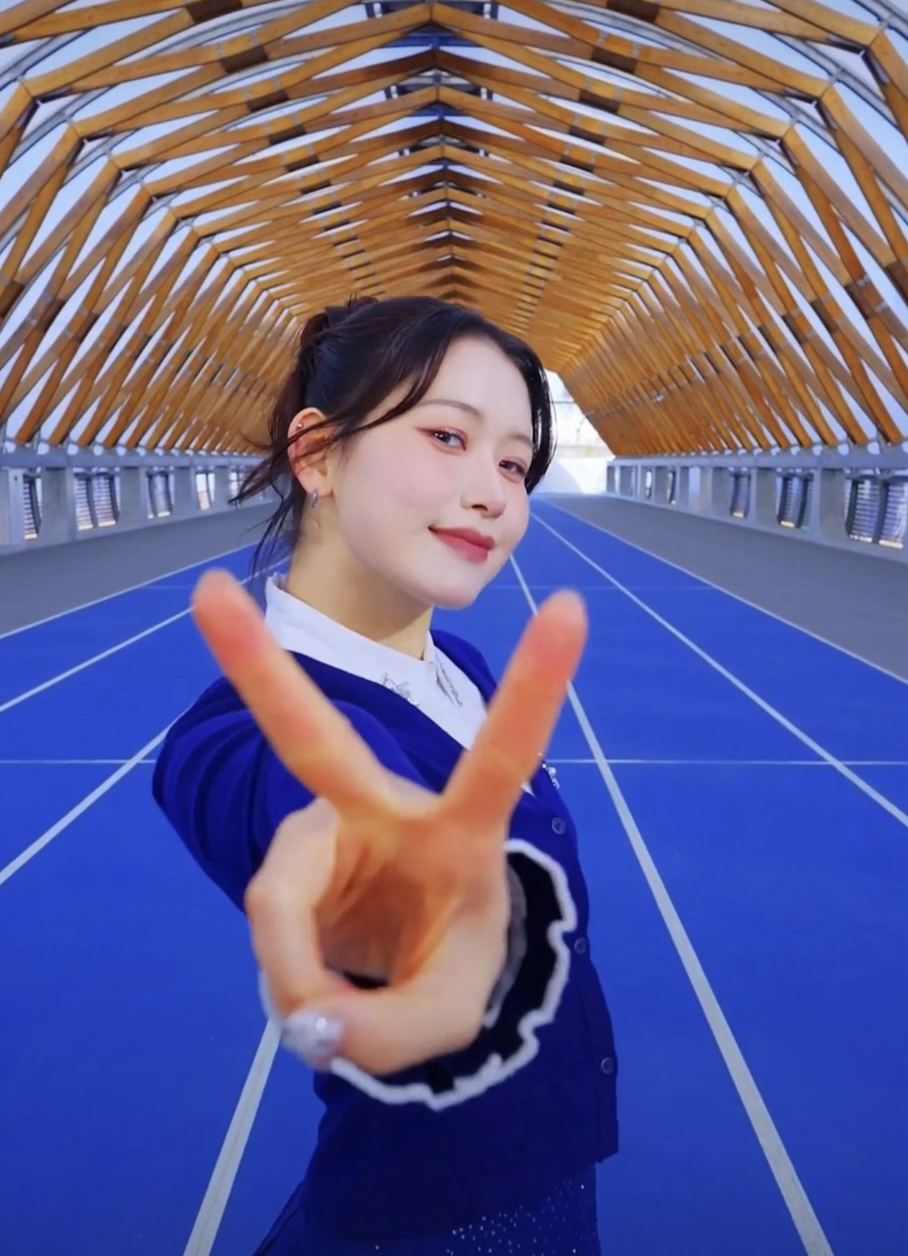 Behind-the-scenes cut of Kasahara Momona (ME:I)