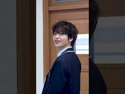 Latest photo of Hyeongjun (CRAVITY)