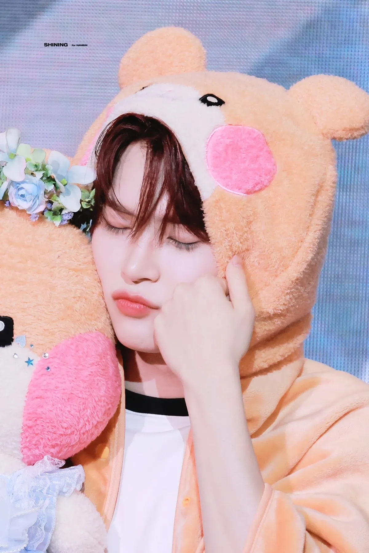 Behind-the-scenes cut of Sung Hanbin (ZEROBASEONE)