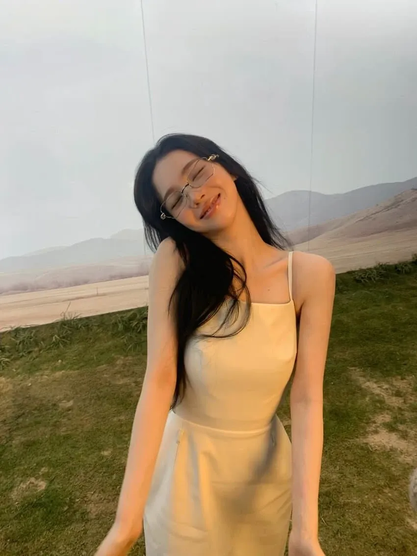 Behind-the-scenes cut of Karina (aespa)