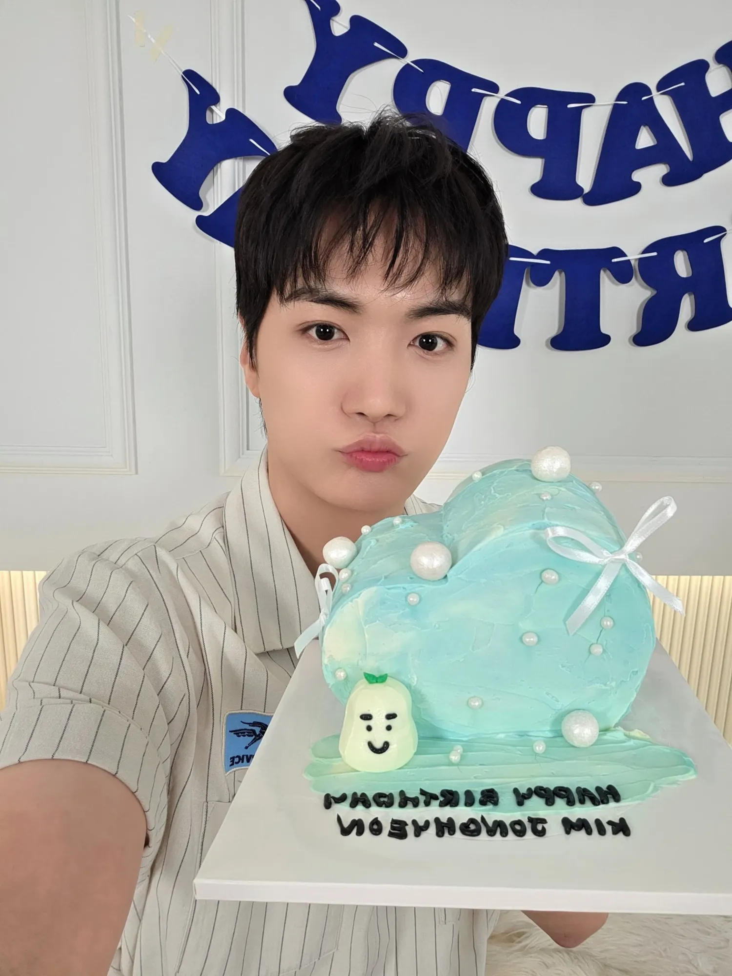 Behind-the-scenes cut of Kim Jonghyeon