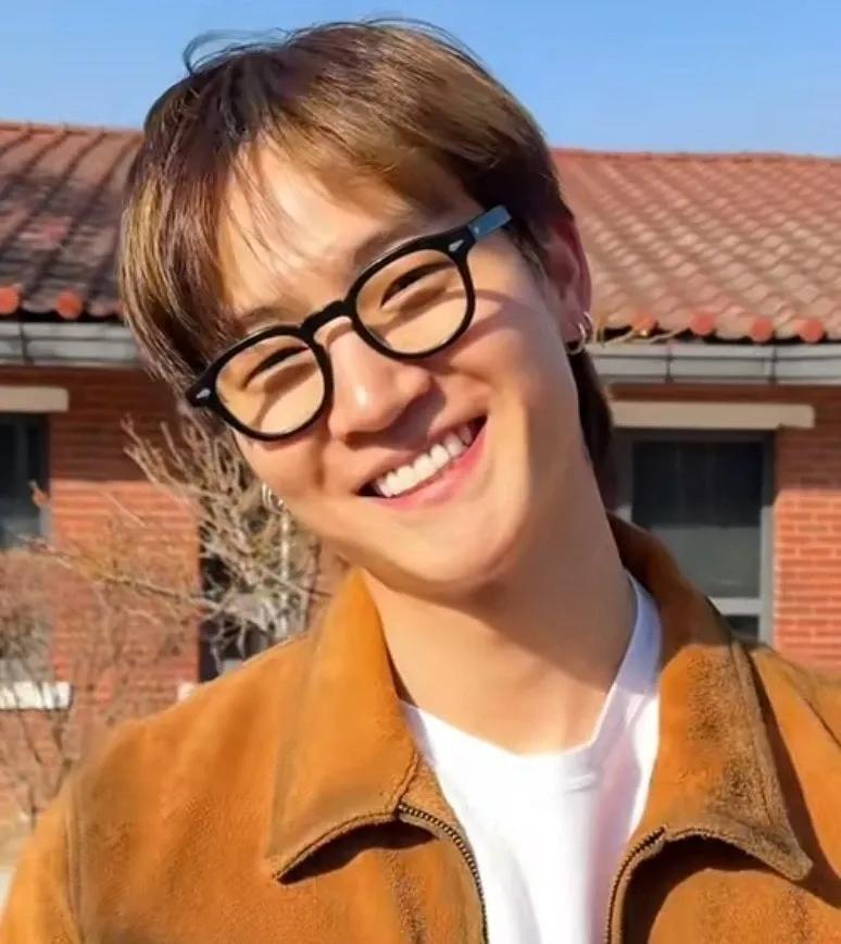 Behind-the-scenes cut of JAY B (GOT7)