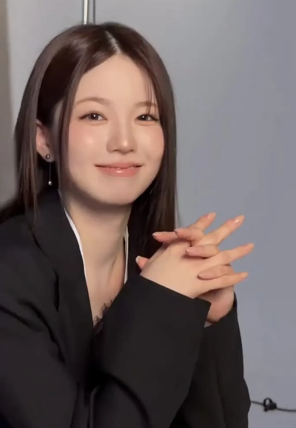 Latest photo of Ayaka (NiziU)