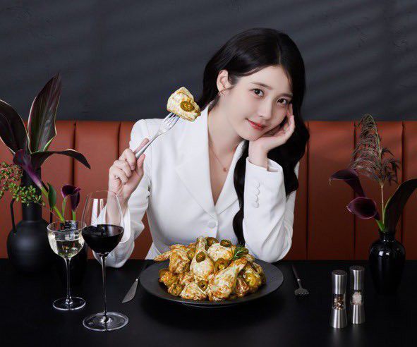 Foto aktivitas terbaru IU