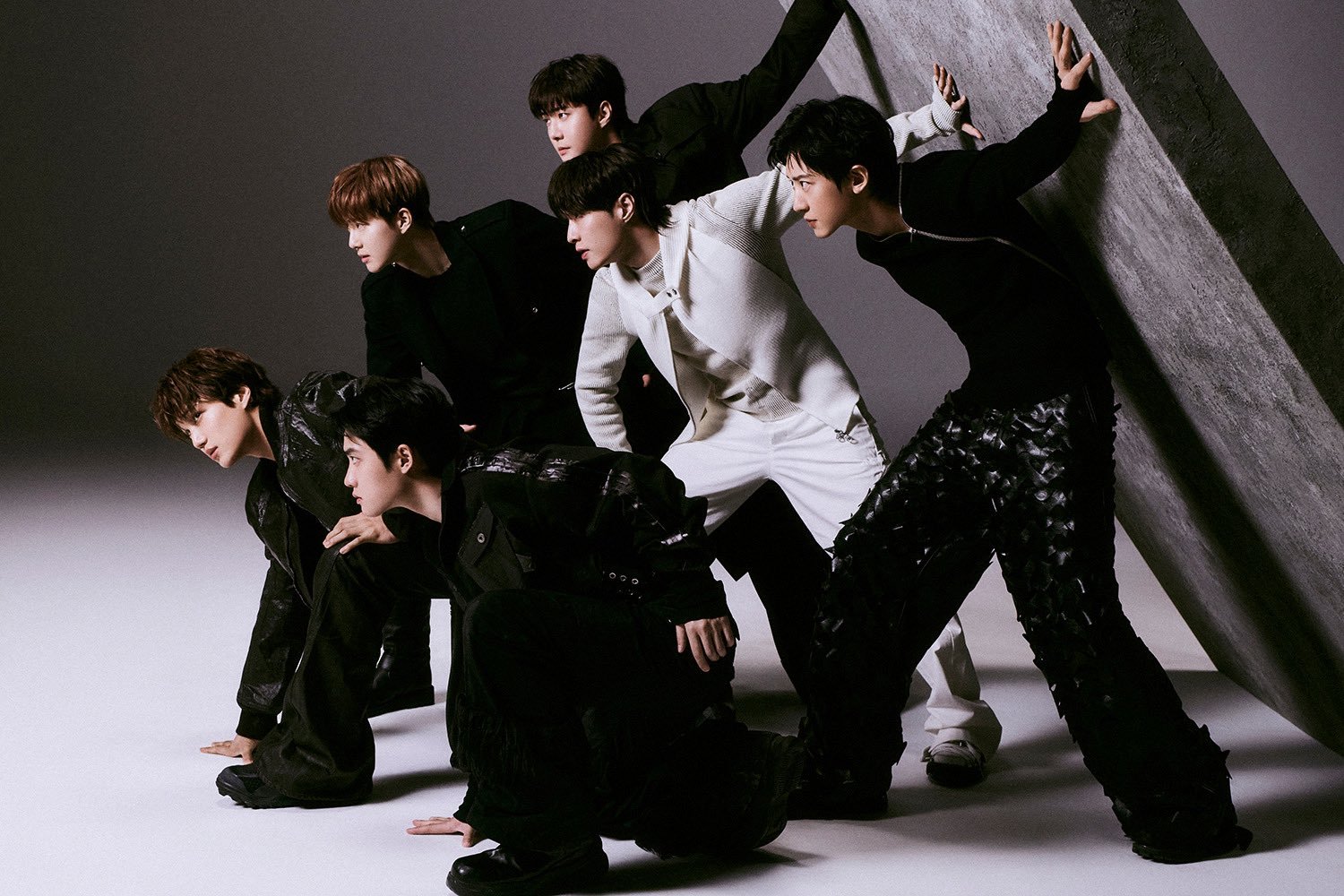 Behind-the-scenes cut of EXO