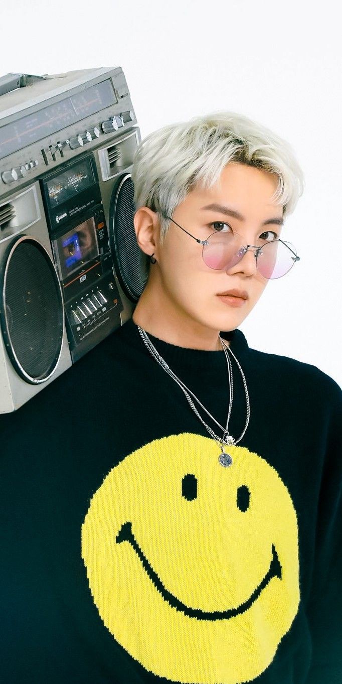 Foto aktivitas terbaru j-hope (BTS)