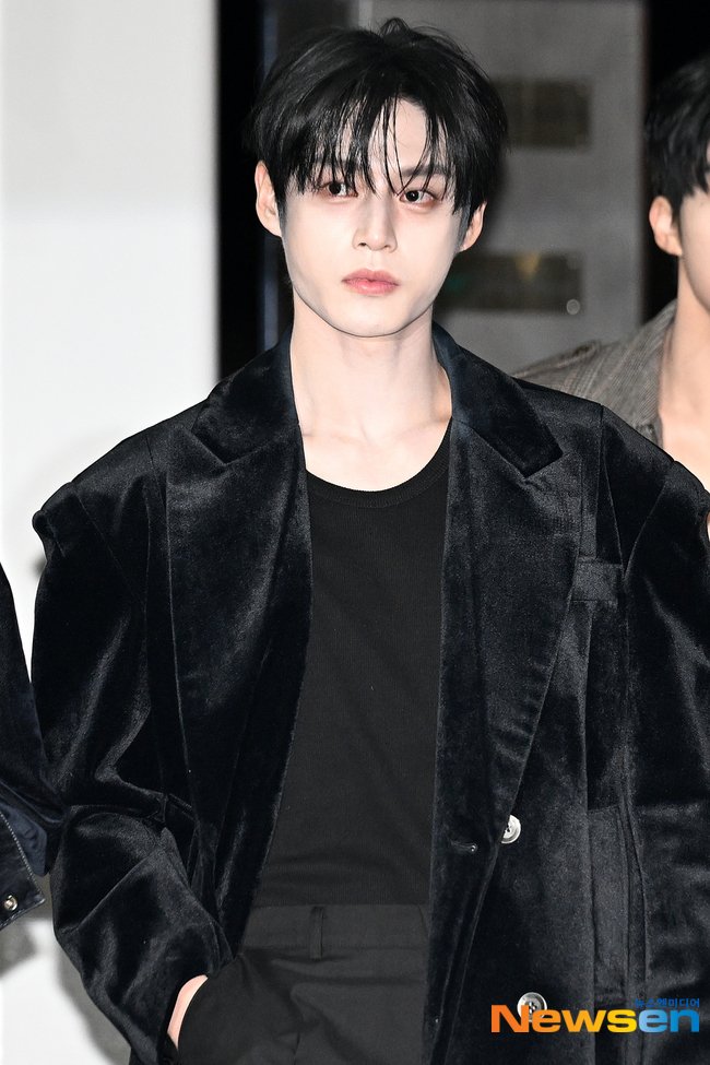 Recent activity shot of Kim Jiwoong (ZEROBASEONE)