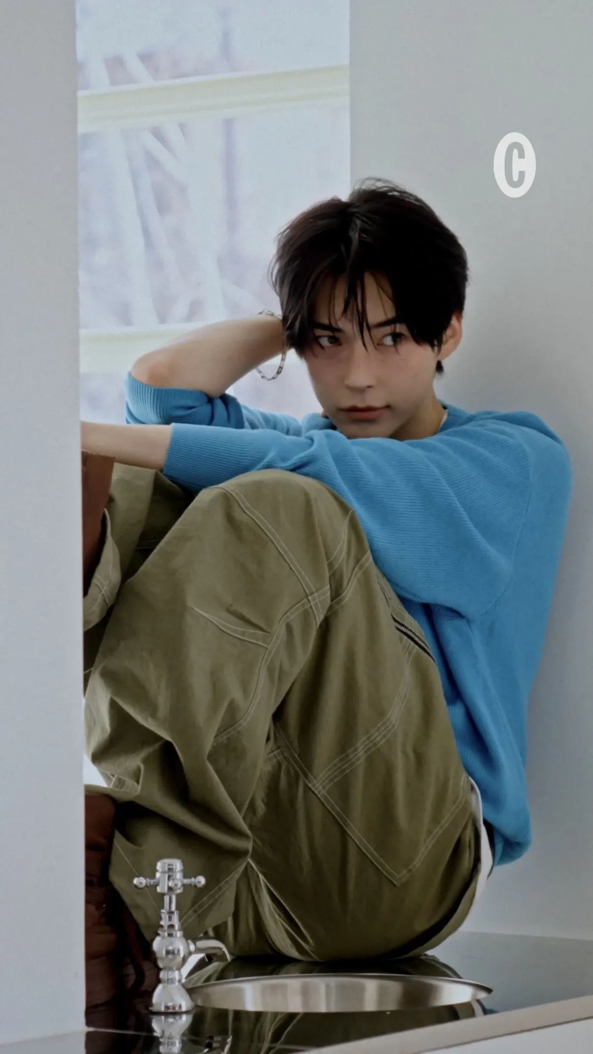 Foto aktivitas terbaru Sung Hanbin (ZEROBASEONE)