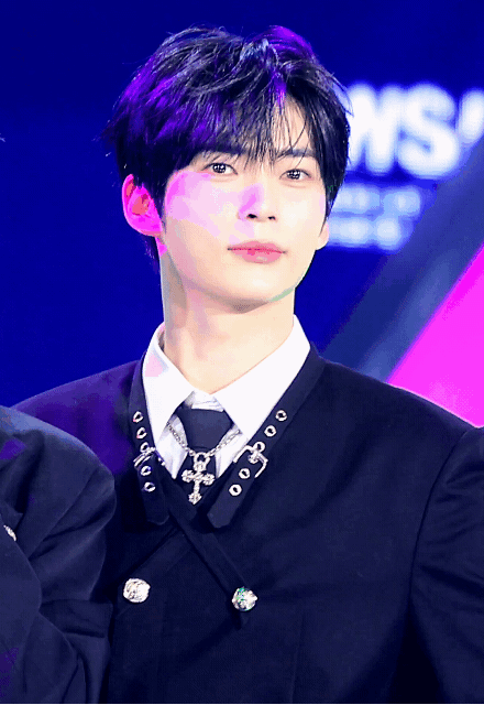 Recent activity shot of Sung Hanbin (ZEROBASEONE)