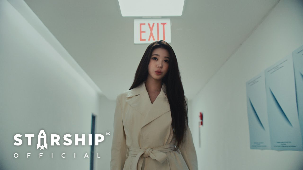 Behind-the-scenes cut of IVE