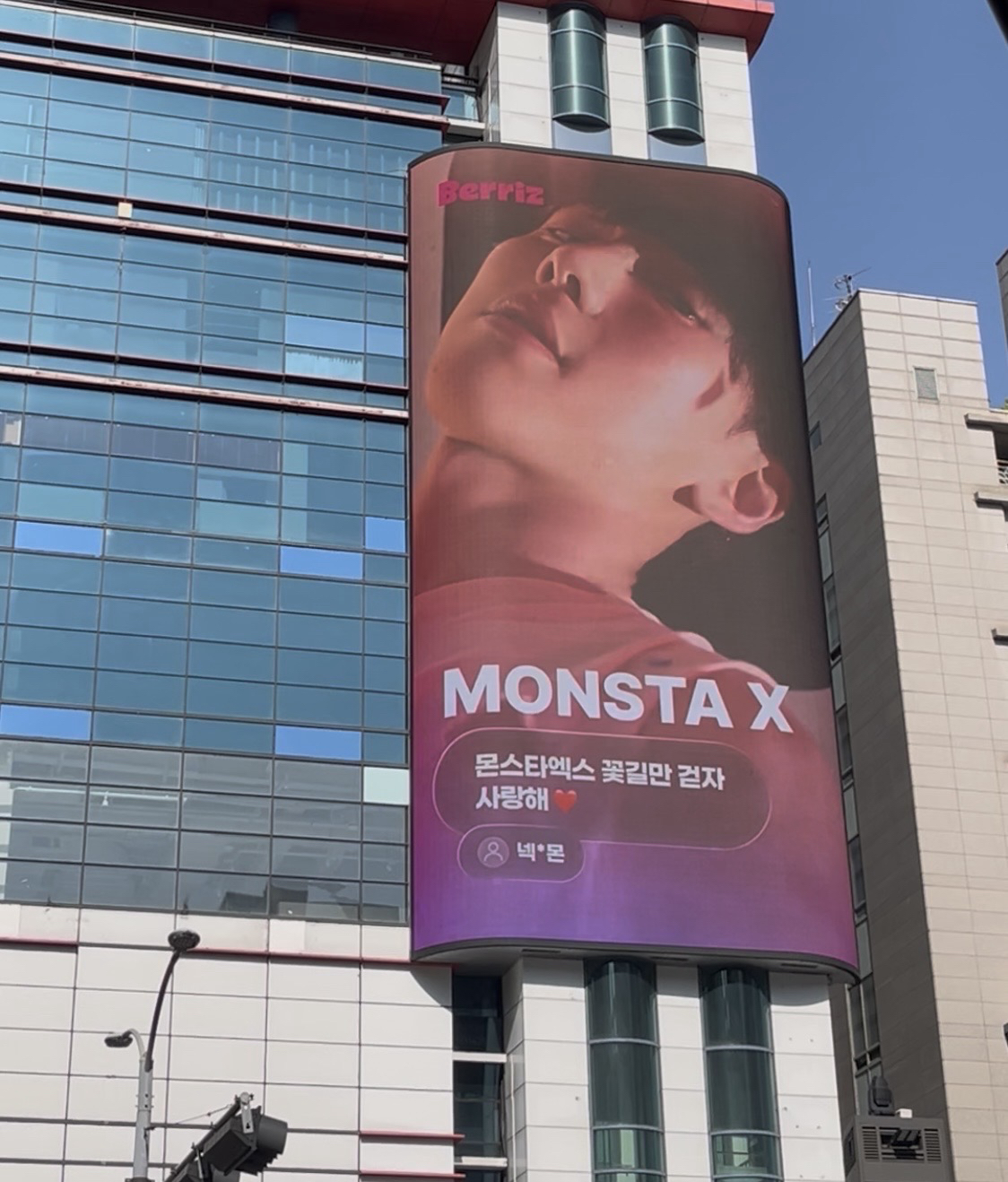 Shownu (MONSTA X)粉絲拍下的瞬間