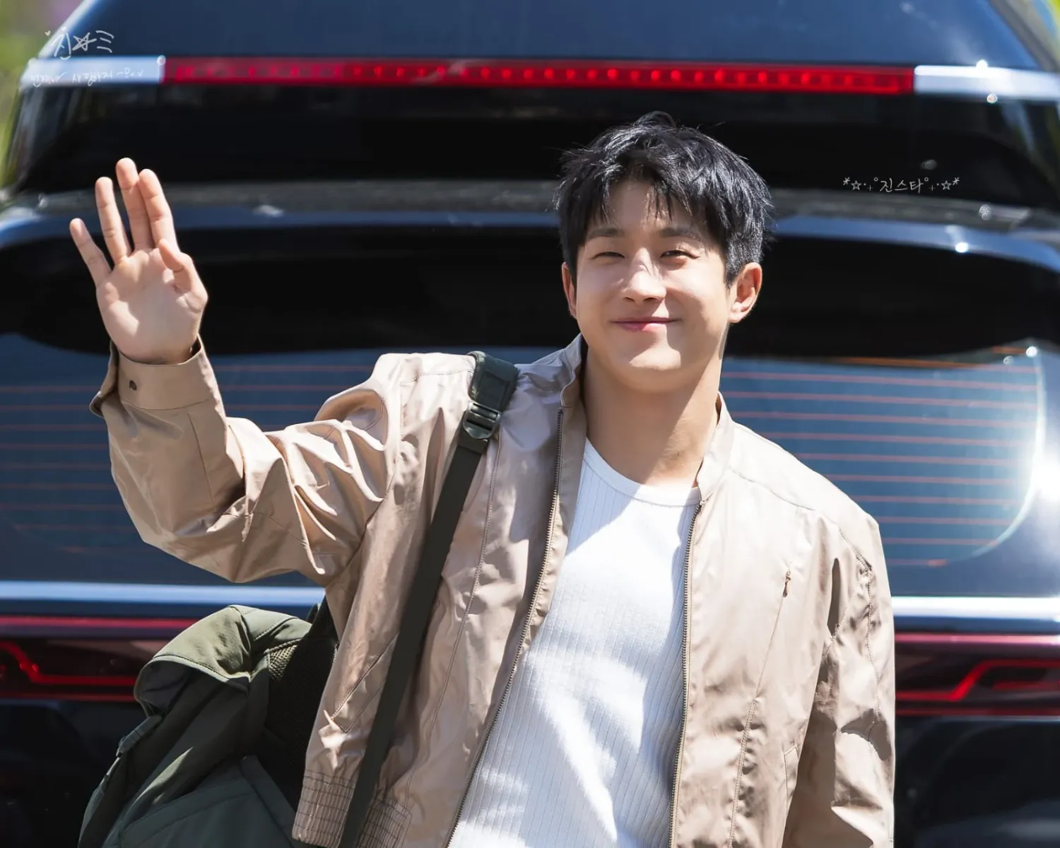 Latest photo of Jinjin (ASTRO)