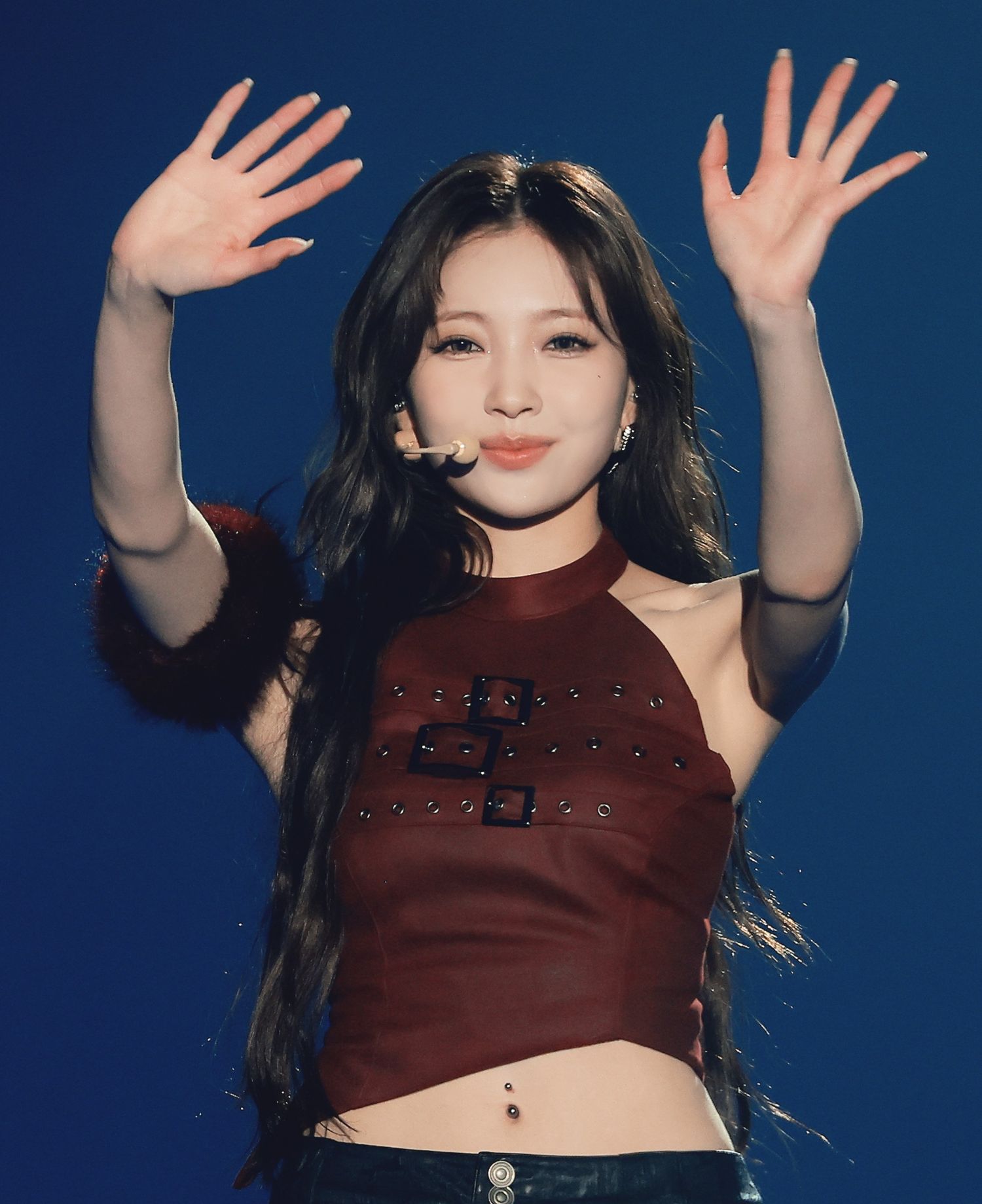 Latest photo of Mayuka (NiziU)