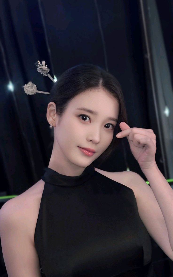 아이유 최근 활동샷