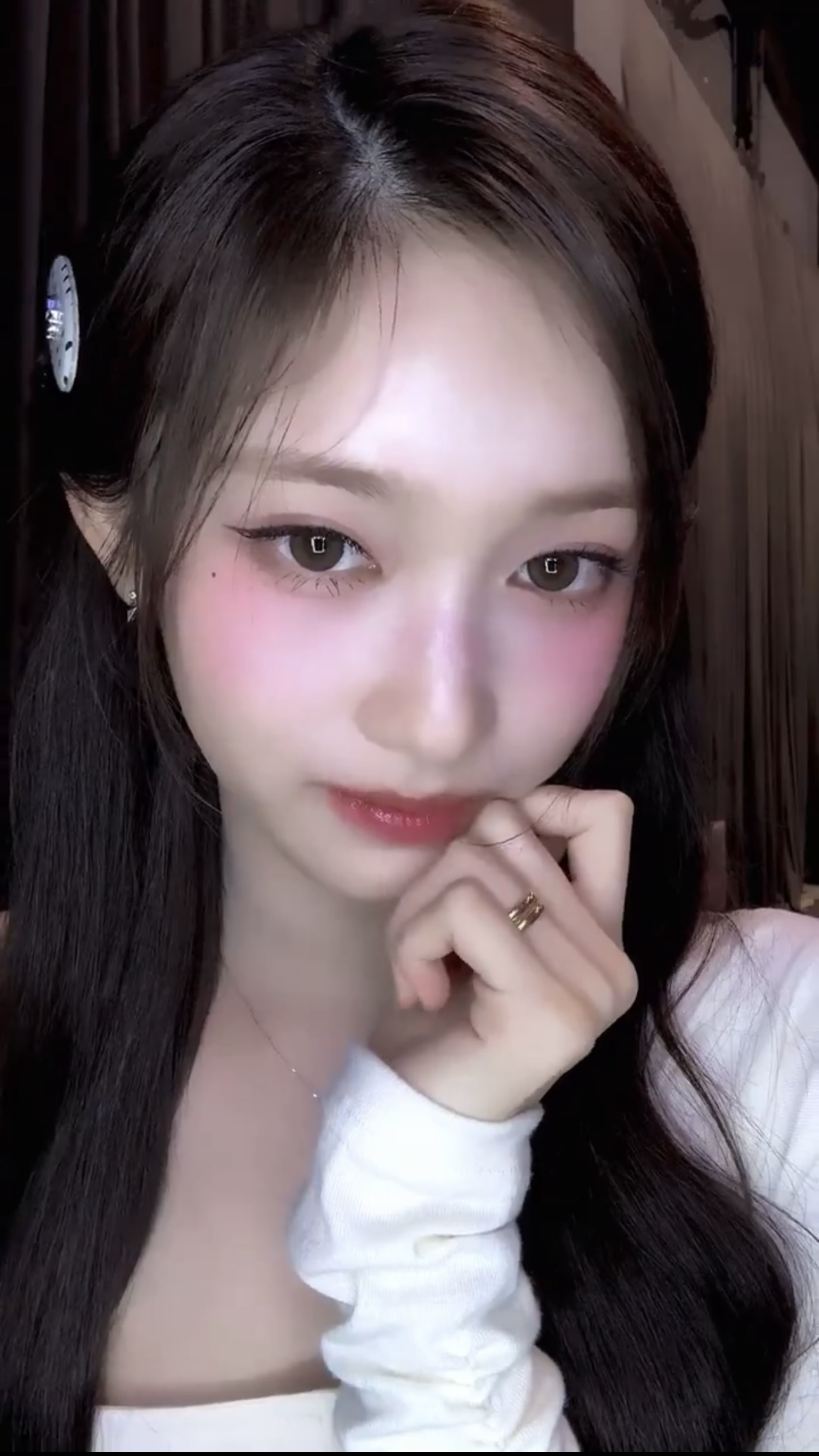 Behind-the-scenes cut of Leeseo (IVE)