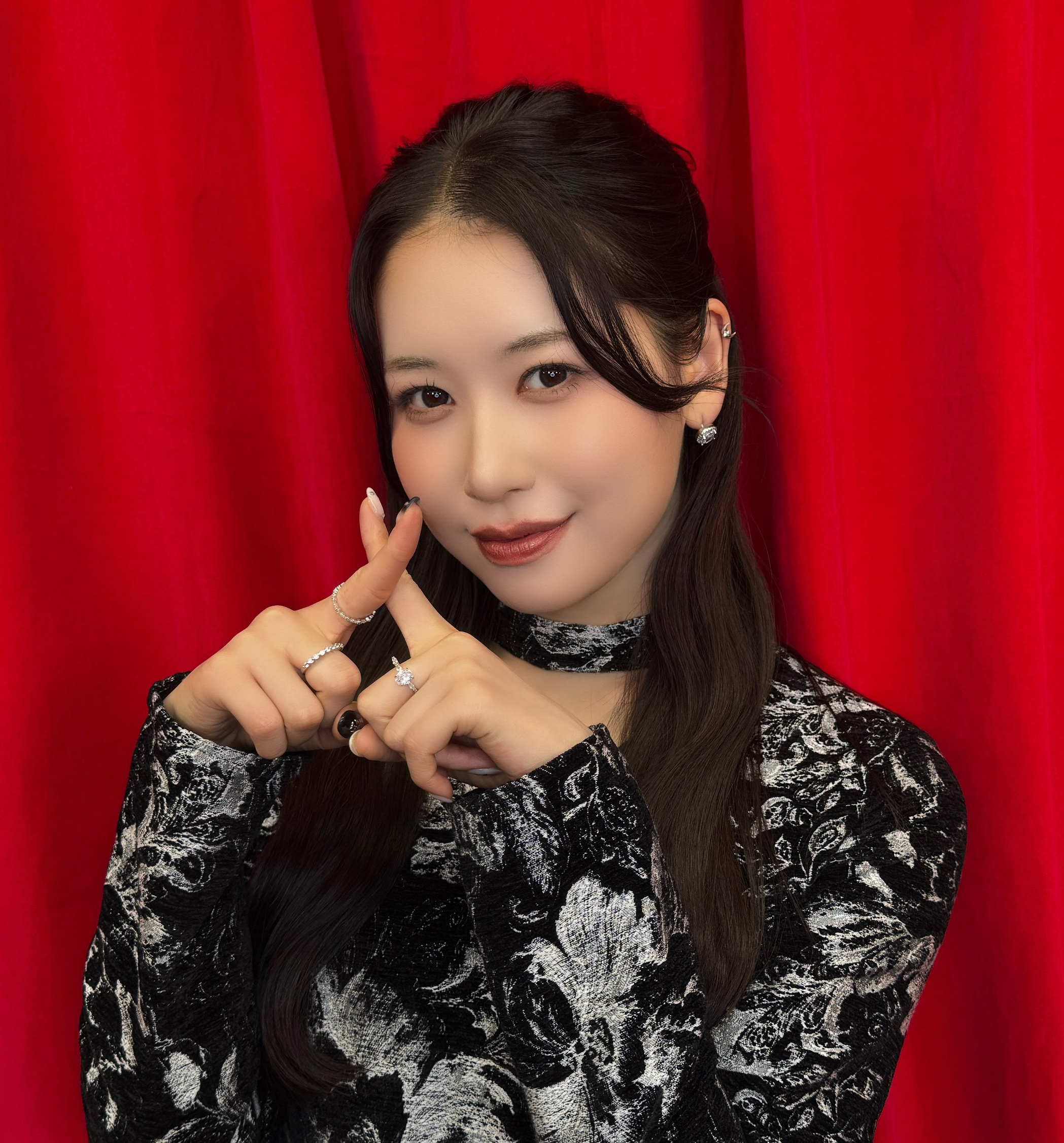 Behind-the-scenes cut of Kasahara Momona (ME:I)
