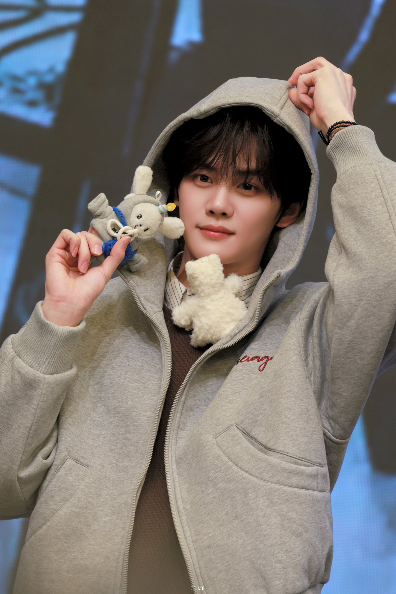 Recent activity shot of Kim Gyuvin (ZEROBASEONE)