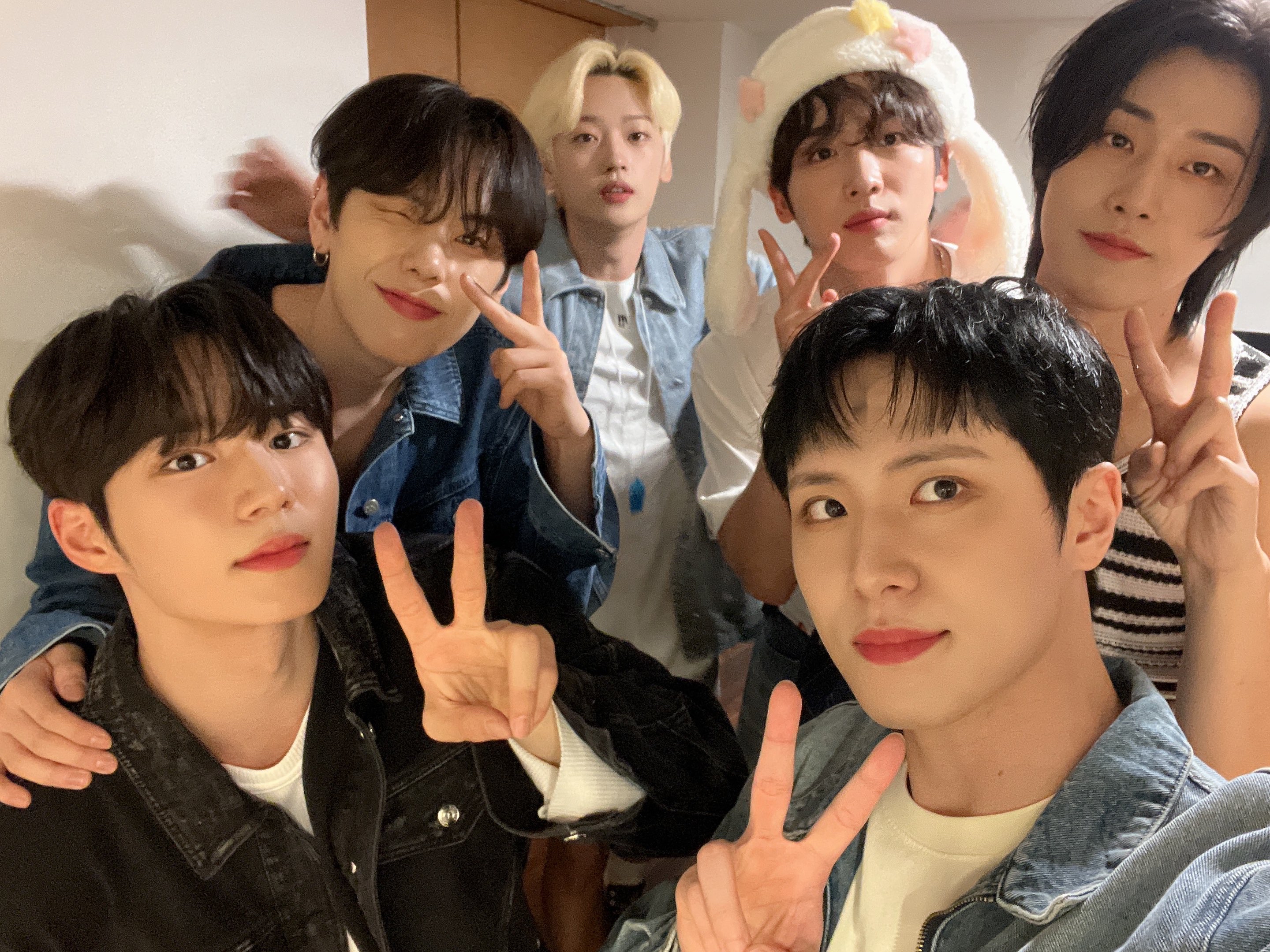 위아이 최근 활동샷