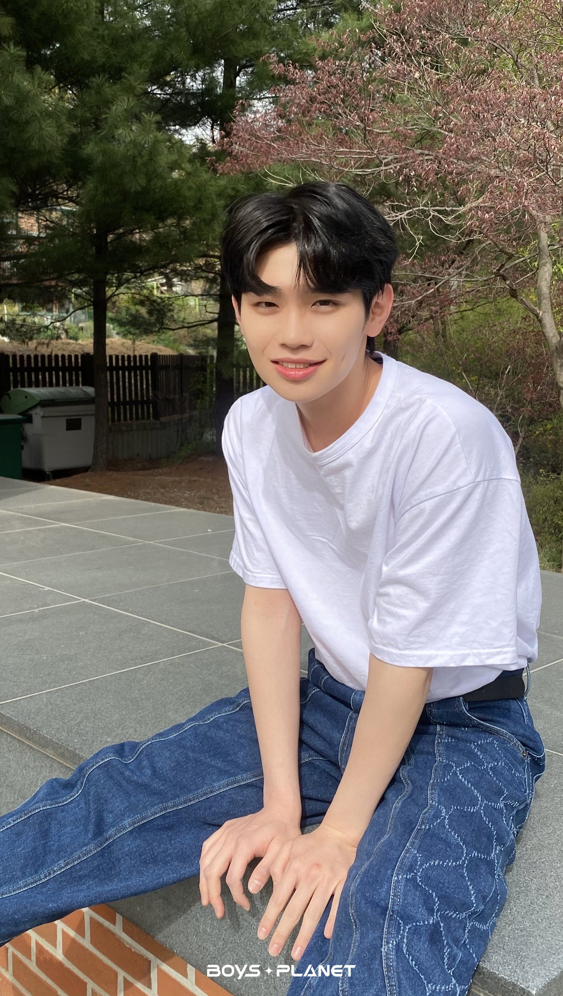 A heartfelt wallpaper shared by Kim Taerae (ZEROBASEONE)'s fans