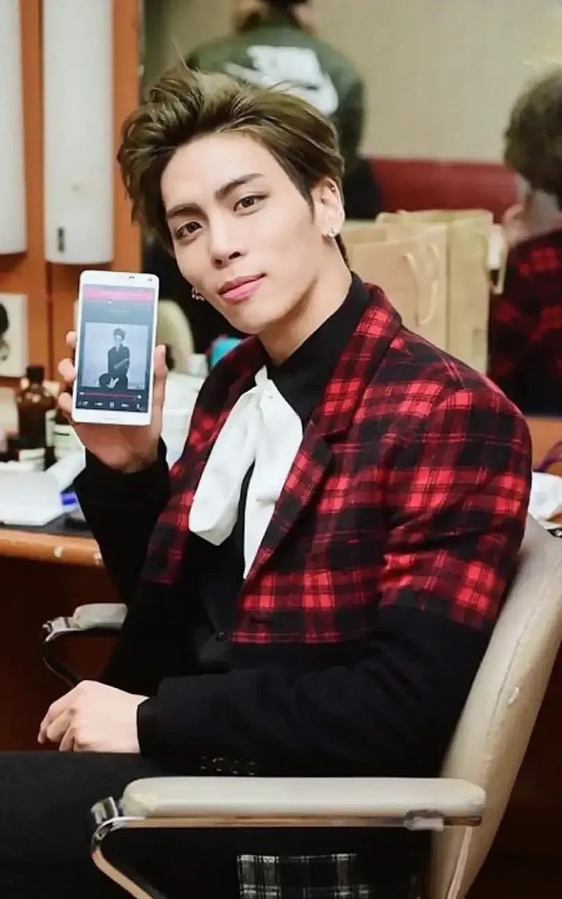 Behind-the-scenes cut of Jonghyun (SHINee)