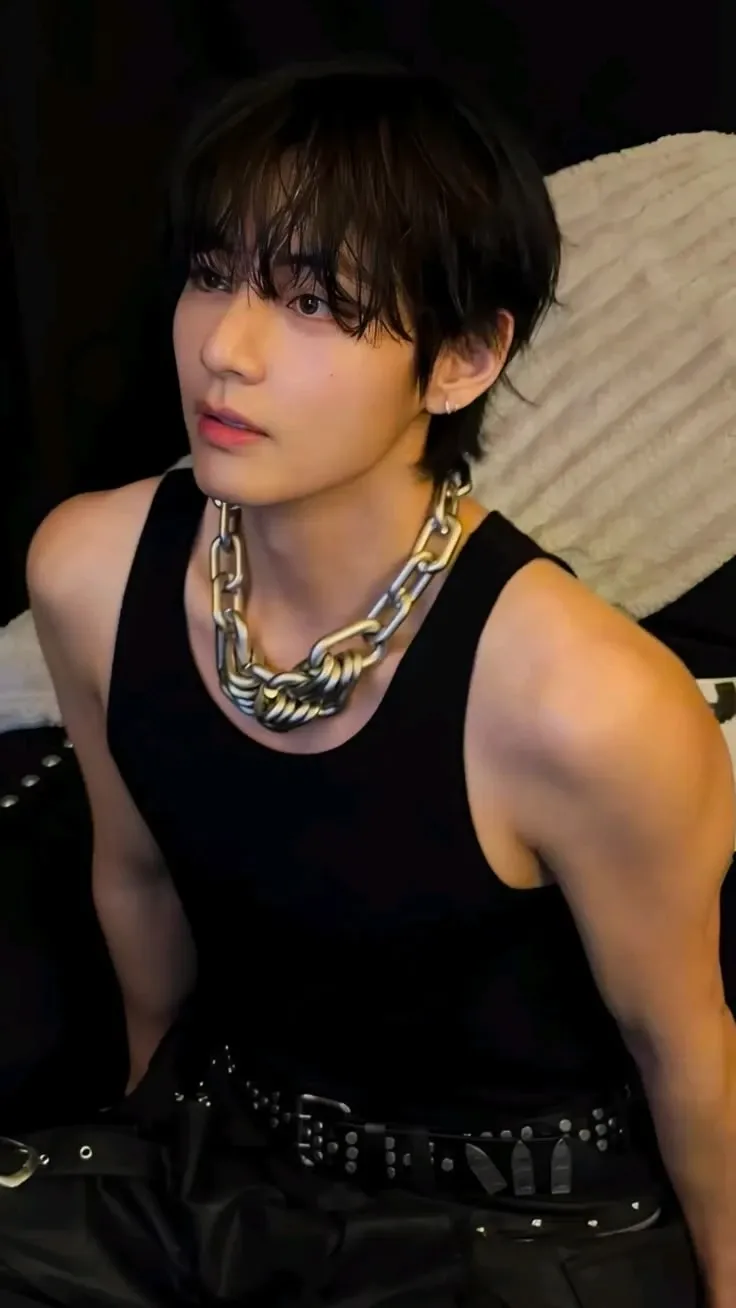 Fandom-recommended wallpaper image of V (BTS)