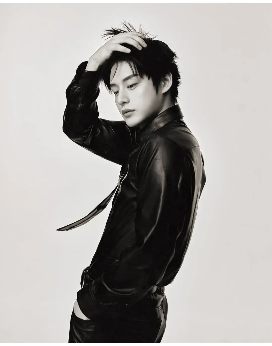 Behind-the-scenes cut of Kim Jiwoong (ZEROBASEONE)