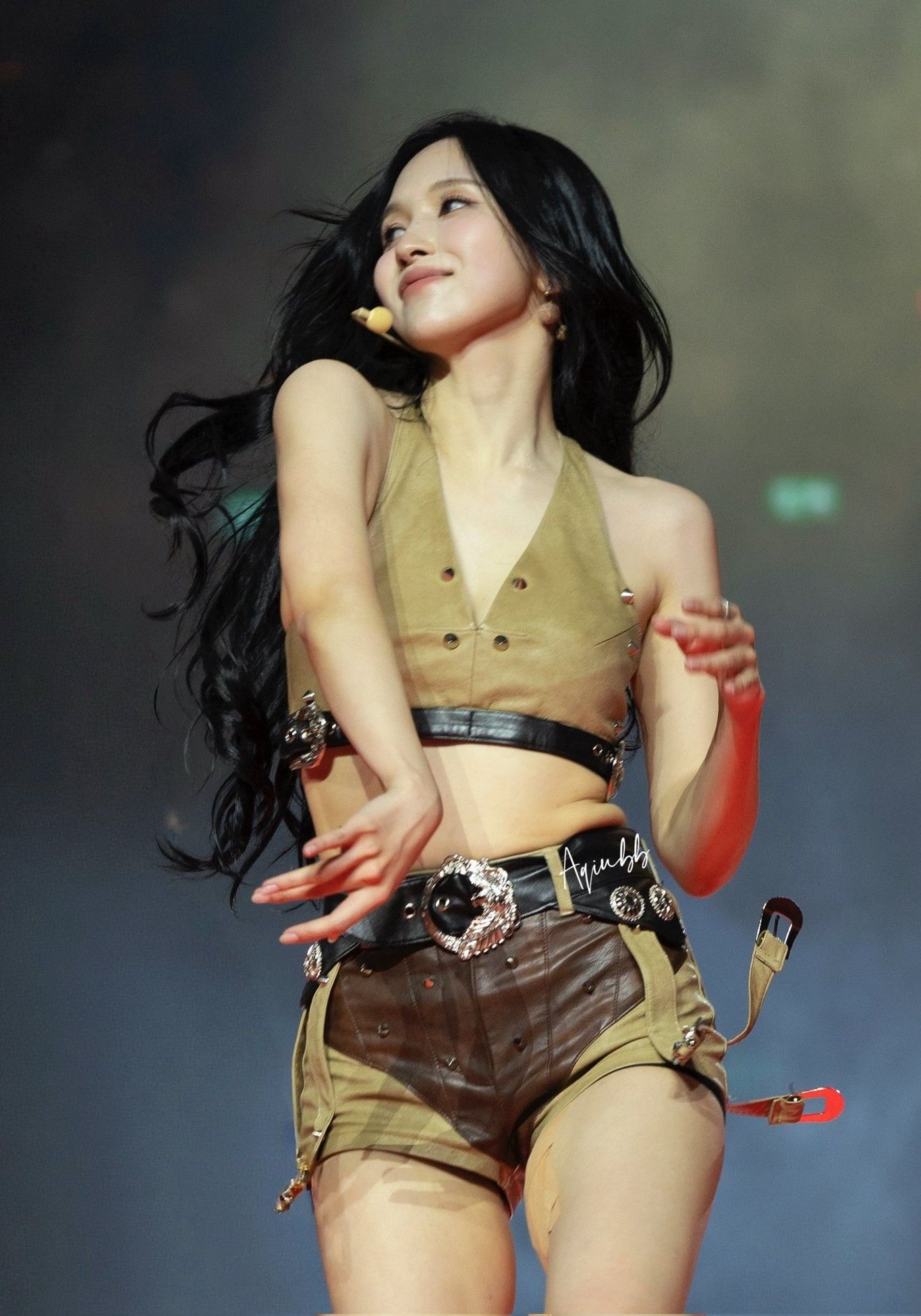 Momen yang diabadikan oleh penggemar Mina (TWICE)