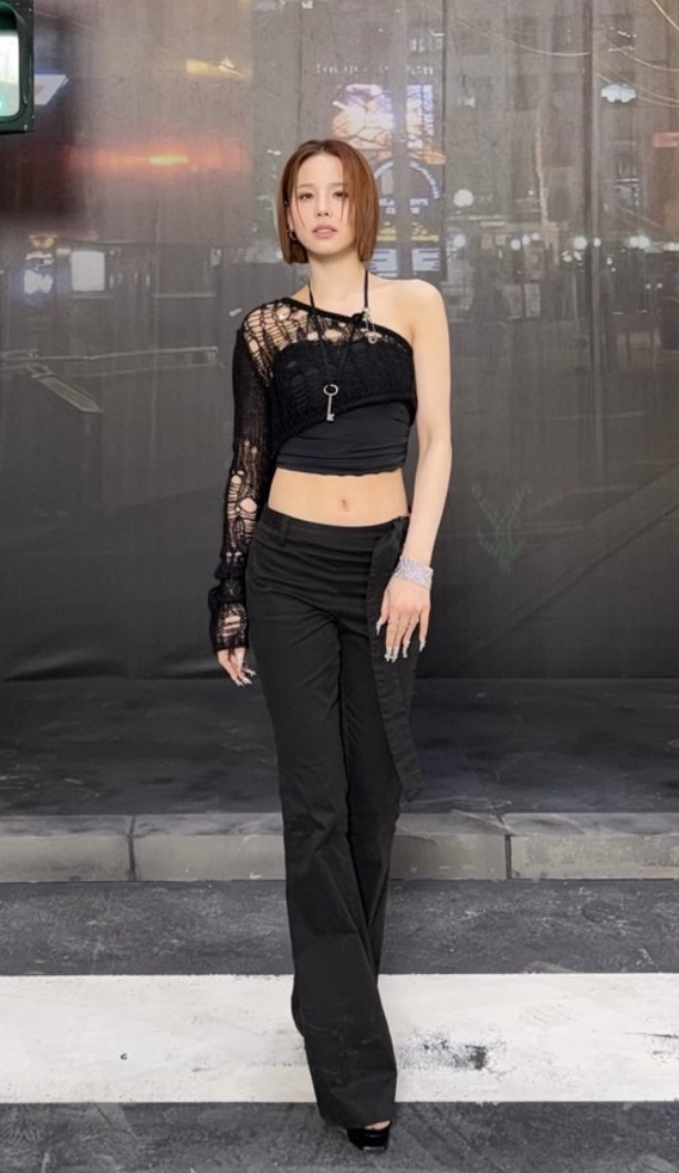 A heartfelt wallpaper shared by Mako (NiziU)'s fans